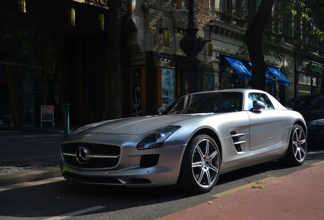 Mercedes-Benz SLS AMG