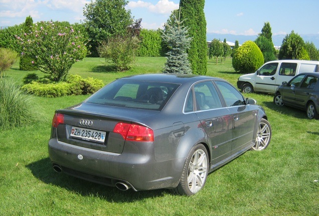 Audi RS4 Sedan