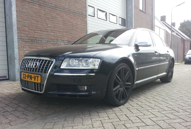 Audi S8 D3