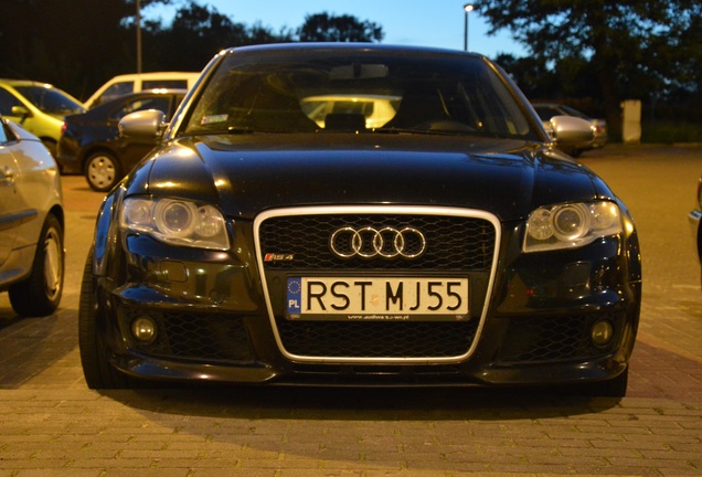 Audi RS4 Sedan