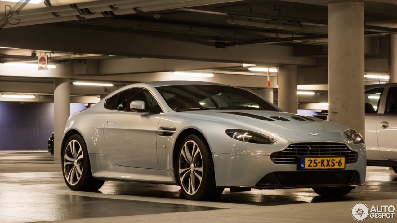 Aston Martin V12 Vantage