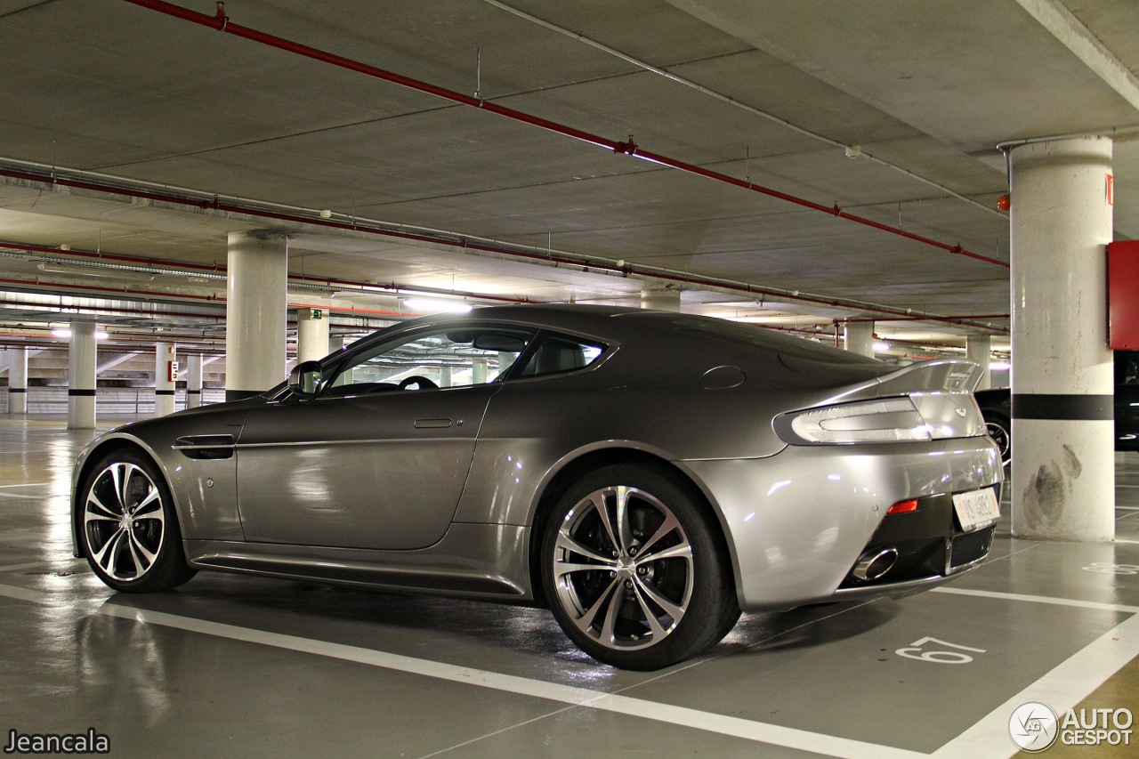 Aston Martin V12 Vantage