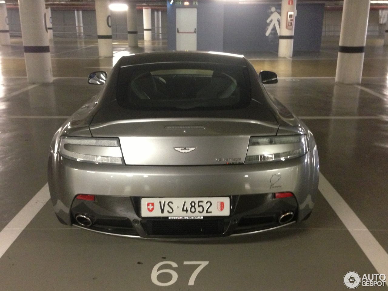 Aston Martin V12 Vantage