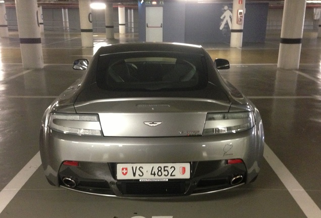 Aston Martin V12 Vantage