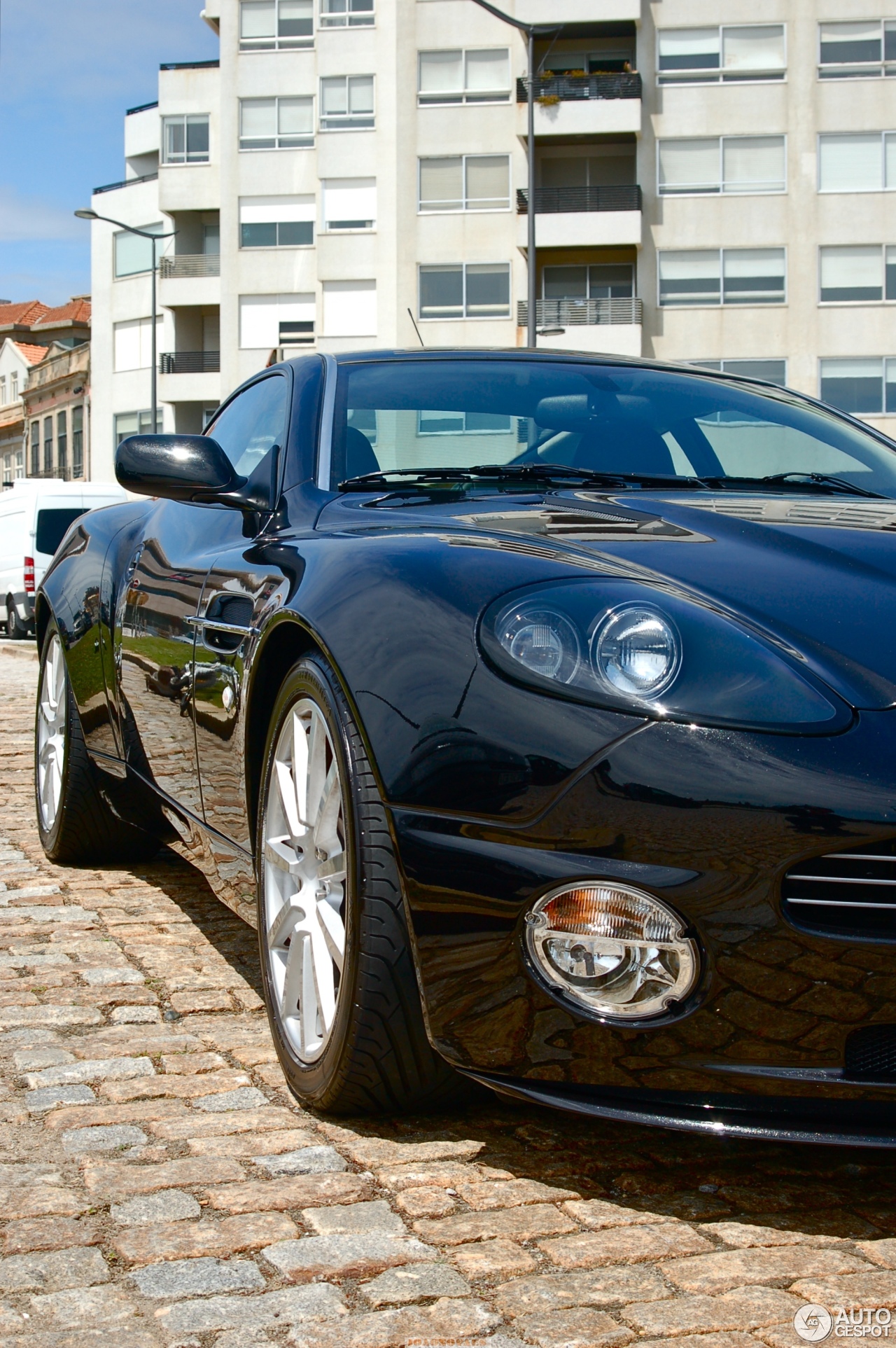 Aston Martin Vanquish S