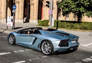 Lamborghini Aventador LP700-4 Roadster