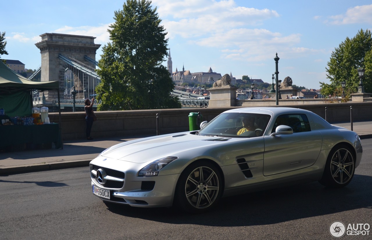 Mercedes-Benz SLS AMG