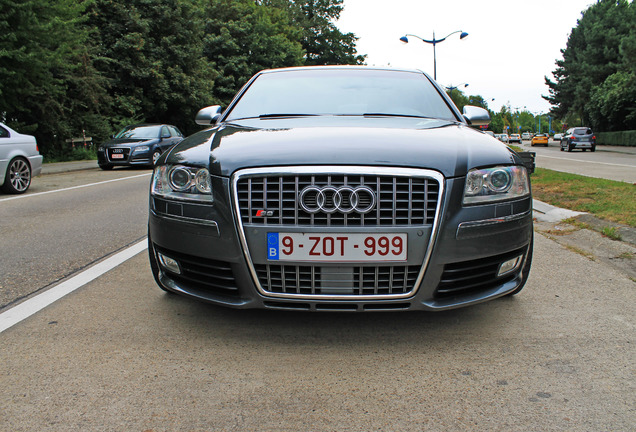 Audi S8 D3