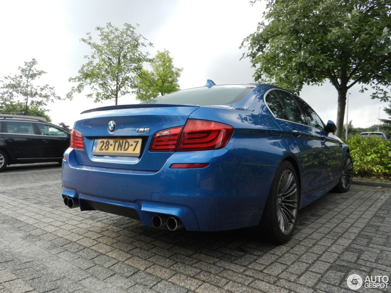 BMW M5 F10 2011