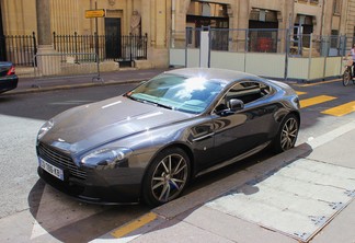 Aston Martin V8 Vantage 2012