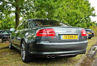 Audi S8 D3