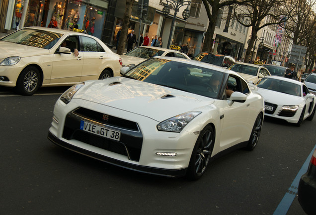 Nissan GT-R 2011