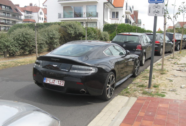 Aston Martin V12 Vantage Carbon Black Edition