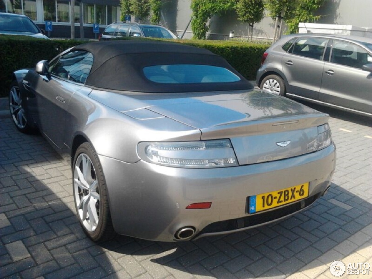 Aston Martin V8 Vantage Roadster