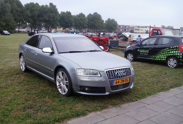 Audi S8 D3