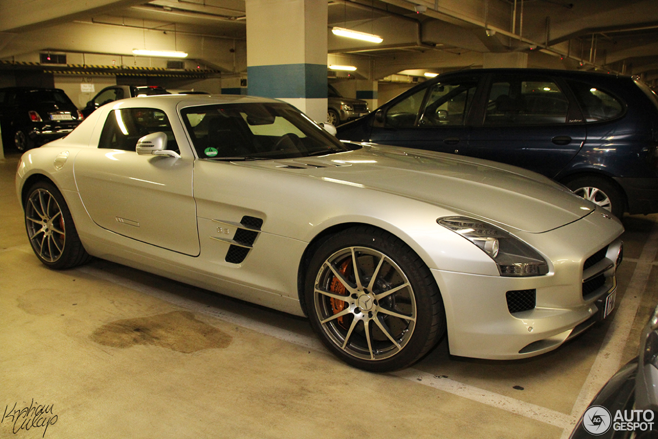 Mercedes-Benz SLS AMG