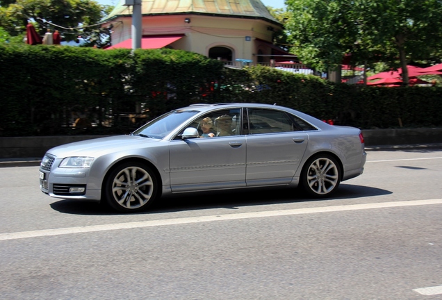 Audi S8 D3