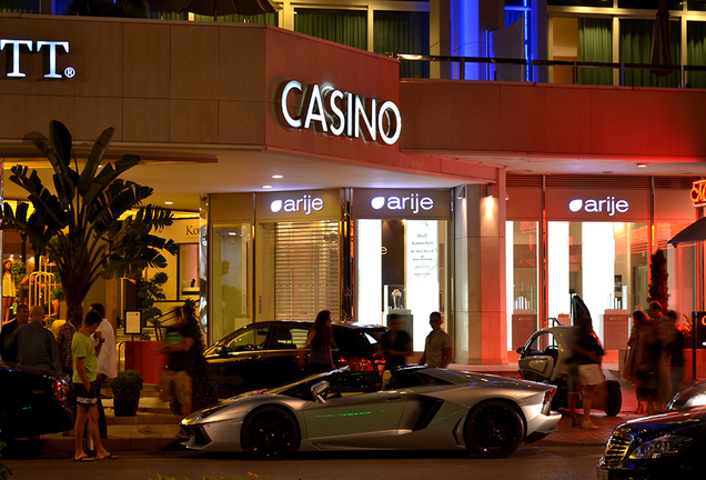 Lamborghini Aventador LP700-4 Roadster