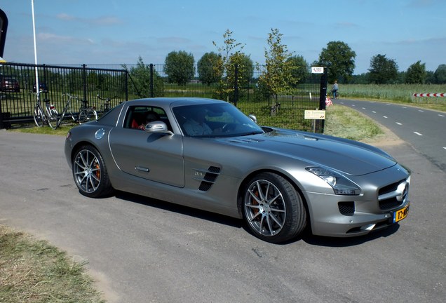 Mercedes-Benz SLS AMG