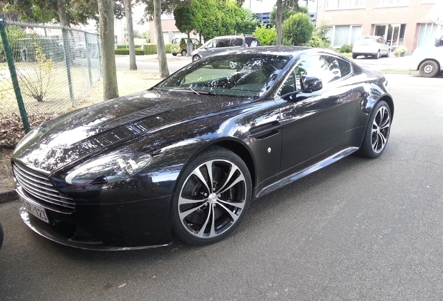 Aston Martin V12 Vantage Carbon Black Edition