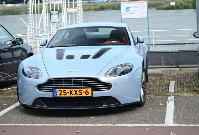 Aston Martin V12 Vantage