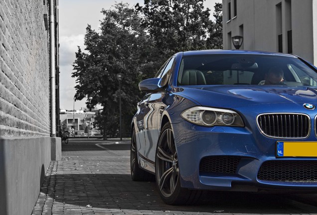 BMW M5 F10 2011