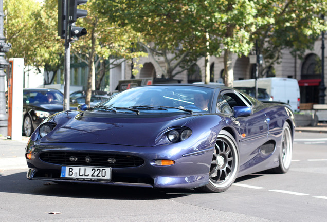 Jaguar XJ220