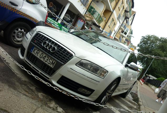 Audi S8 D3