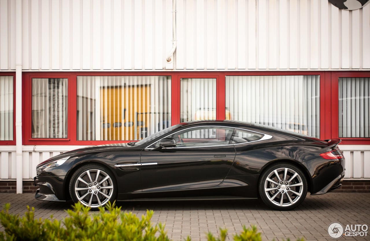 Aston Martin Vanquish 2013