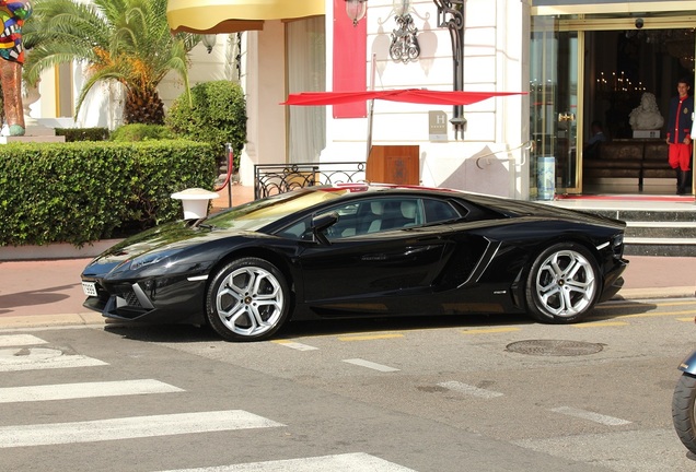 Lamborghini Aventador LP700-4