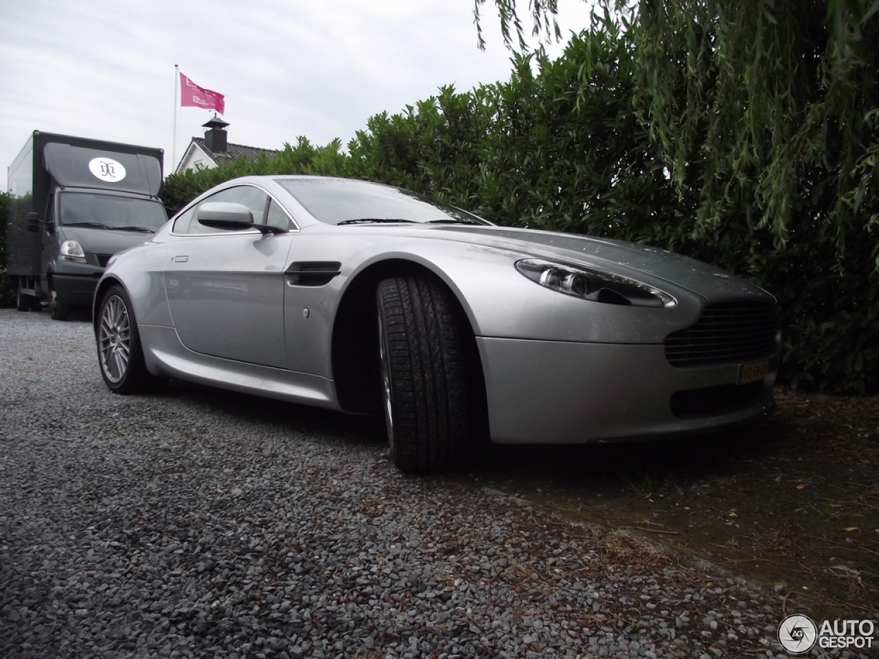 Aston Martin V8 Vantage