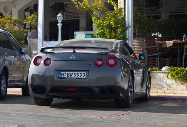 Nissan GT-R