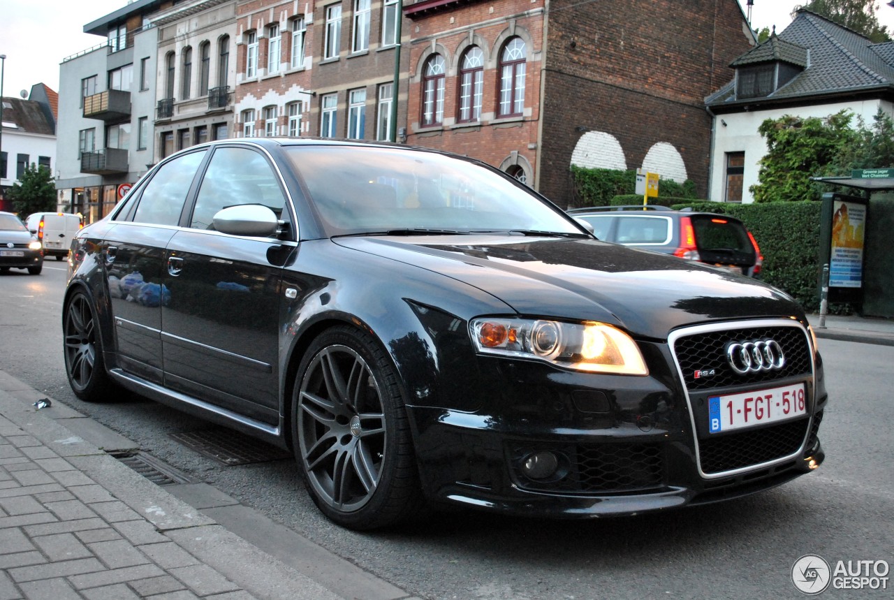 Audi RS4 Sedan