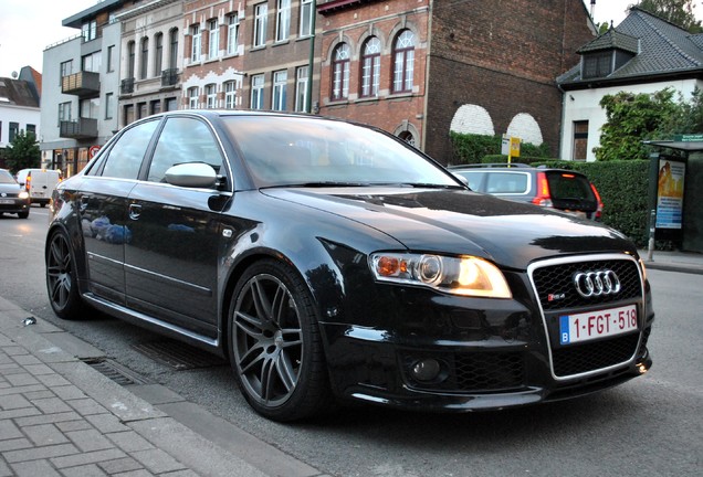 Audi RS4 Sedan