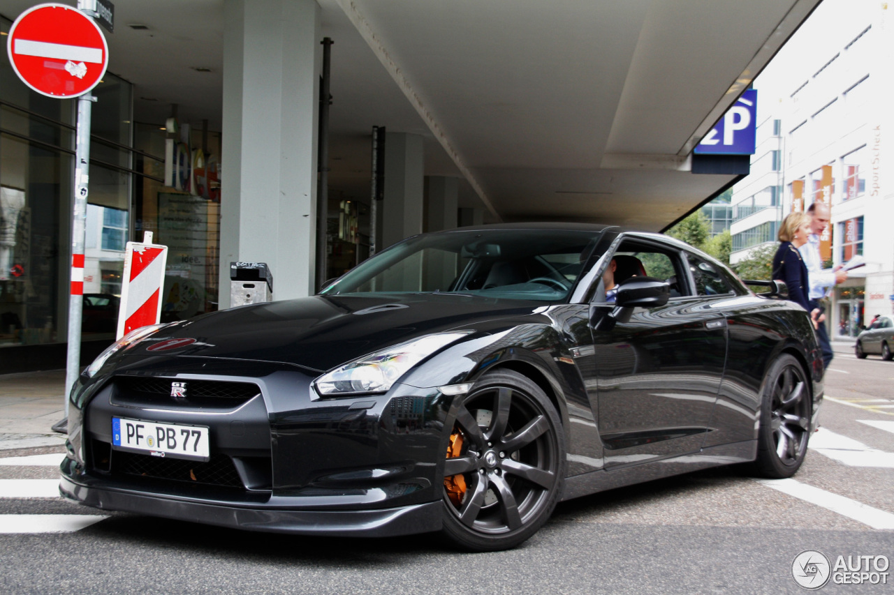 Nissan GT-R