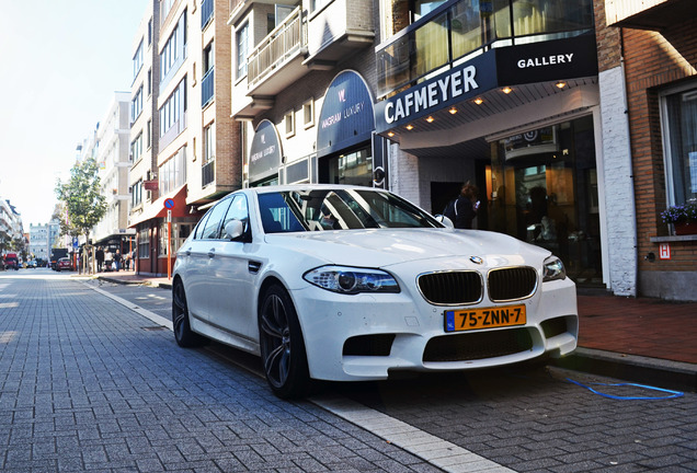 BMW M5 F10 2011