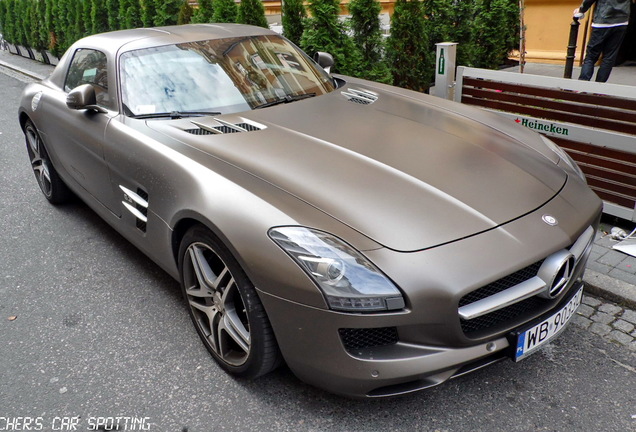 Mercedes-Benz SLS AMG