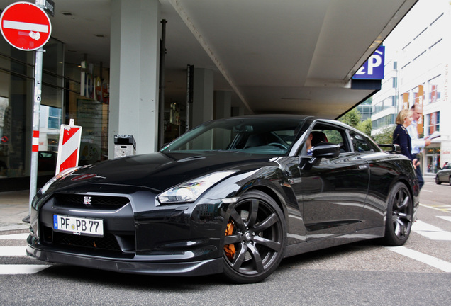 Nissan GT-R