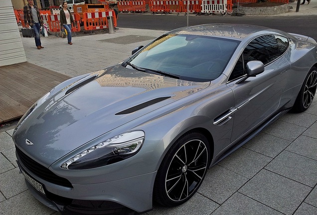 Aston Martin Vanquish 2013