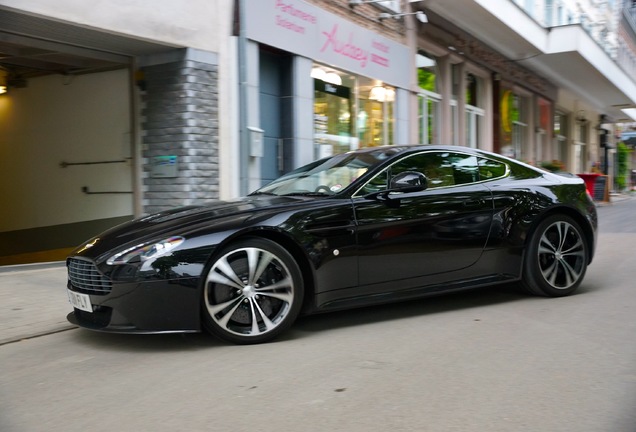 Aston Martin V12 Vantage