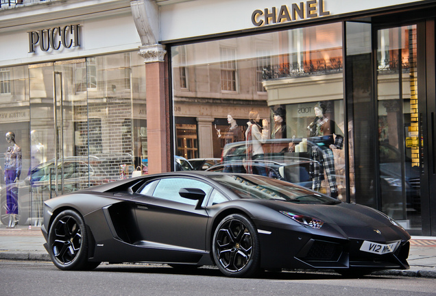 Lamborghini Aventador LP700-4