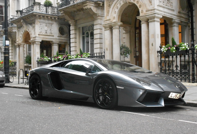 Lamborghini Aventador LP700-4