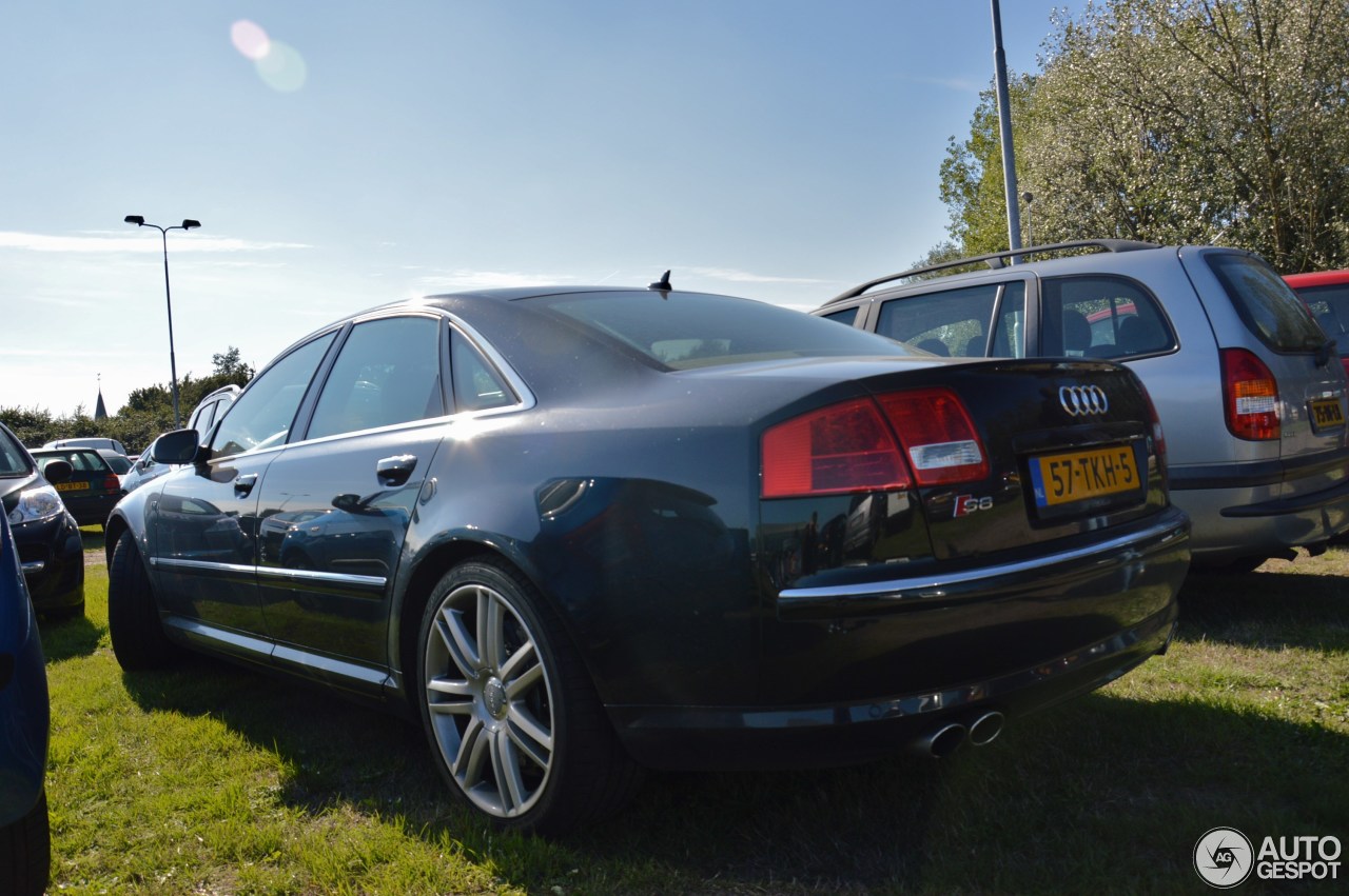 Audi S8 D3