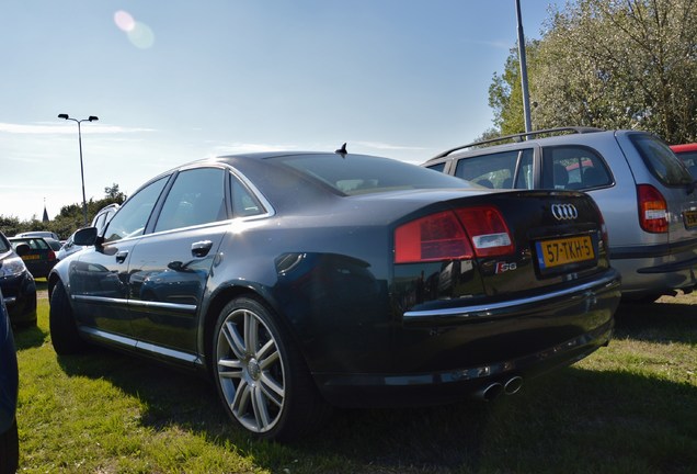 Audi S8 D3