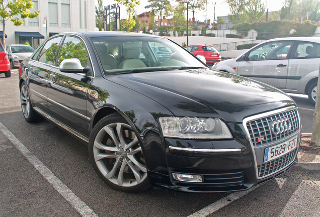 Audi S8 D3