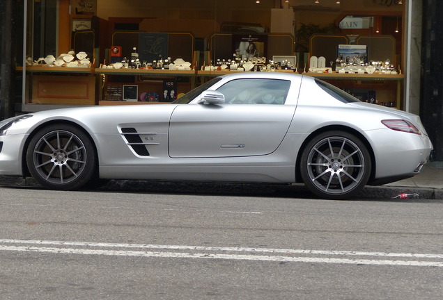 Mercedes-Benz SLS AMG