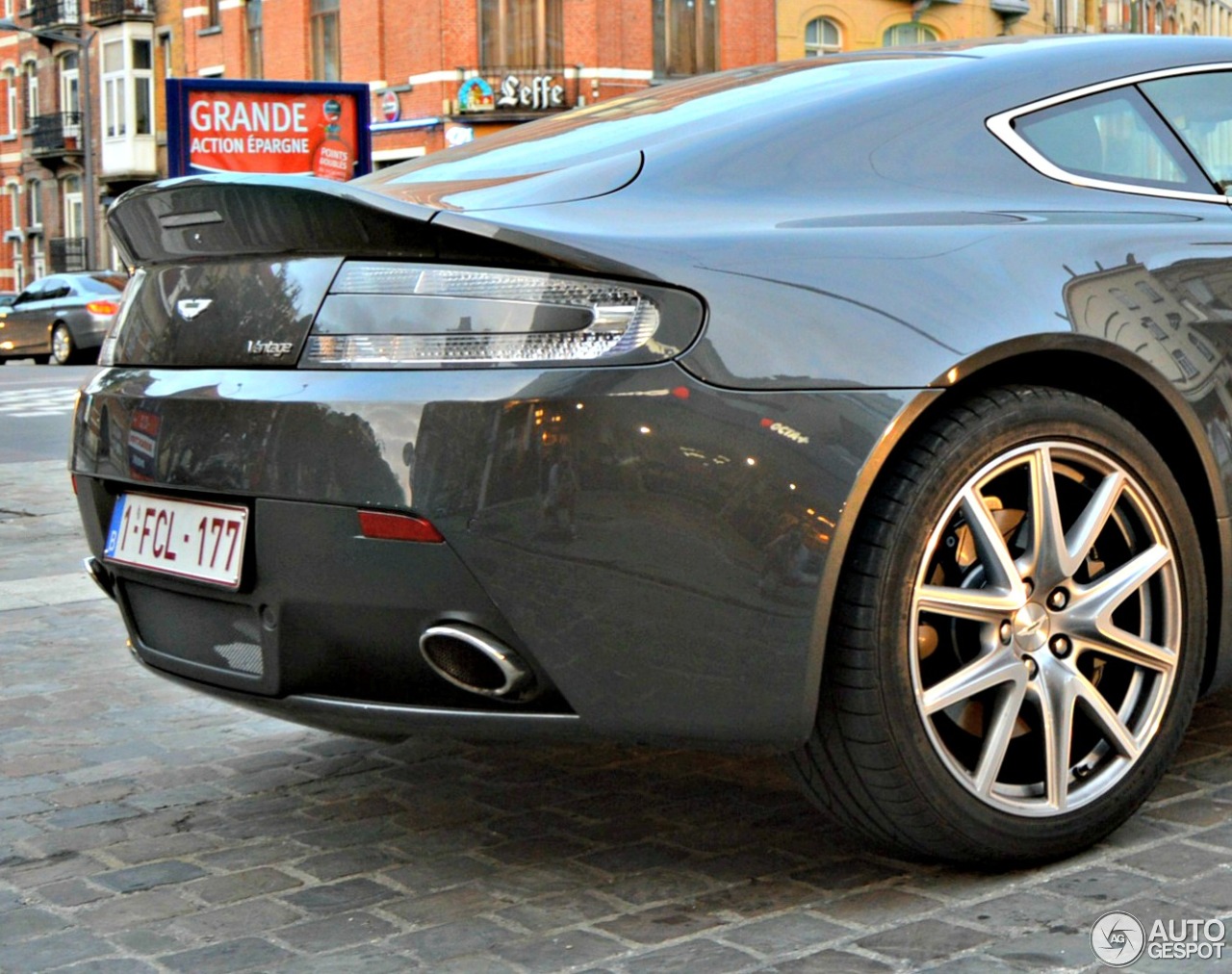 Aston Martin V8 Vantage 2012