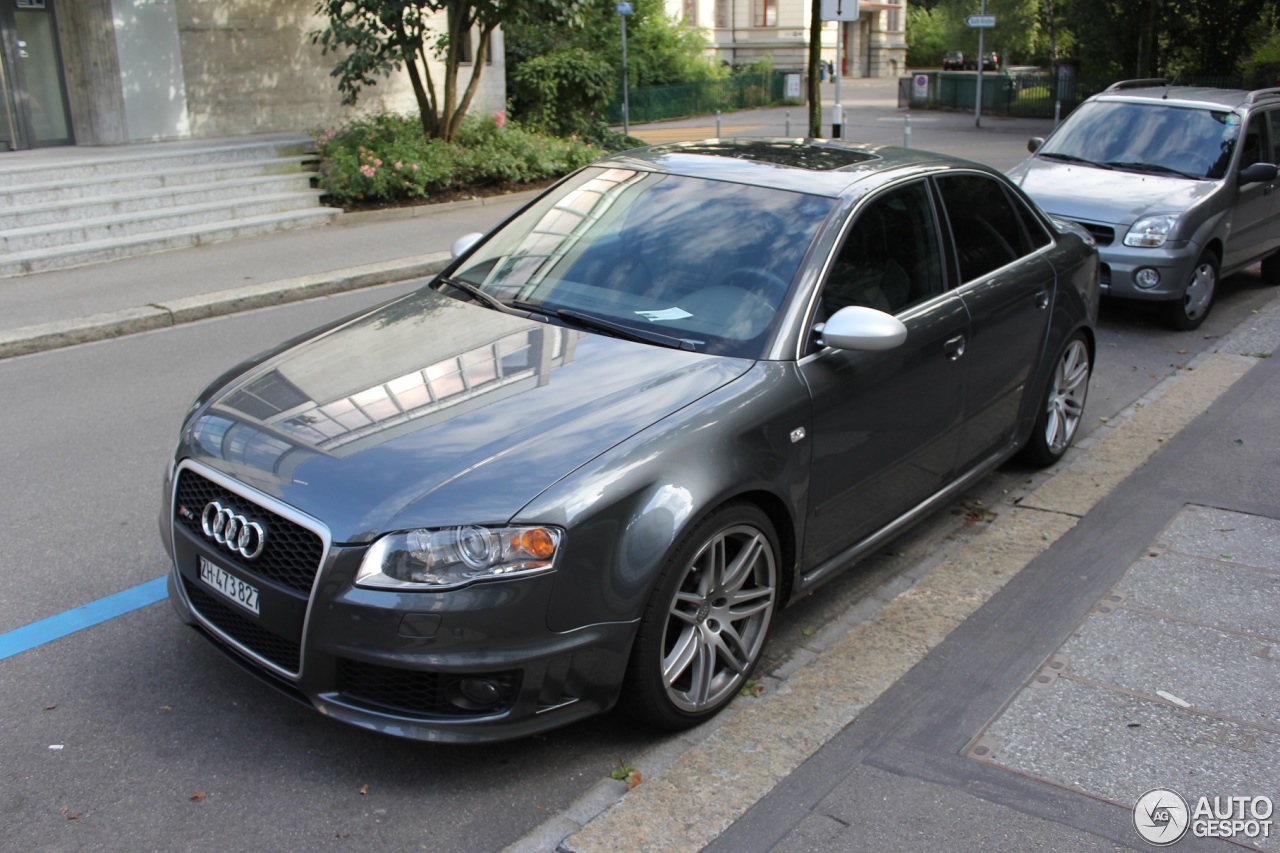 Audi RS4 Sedan