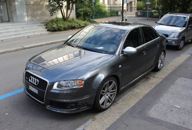 Audi RS4 Sedan