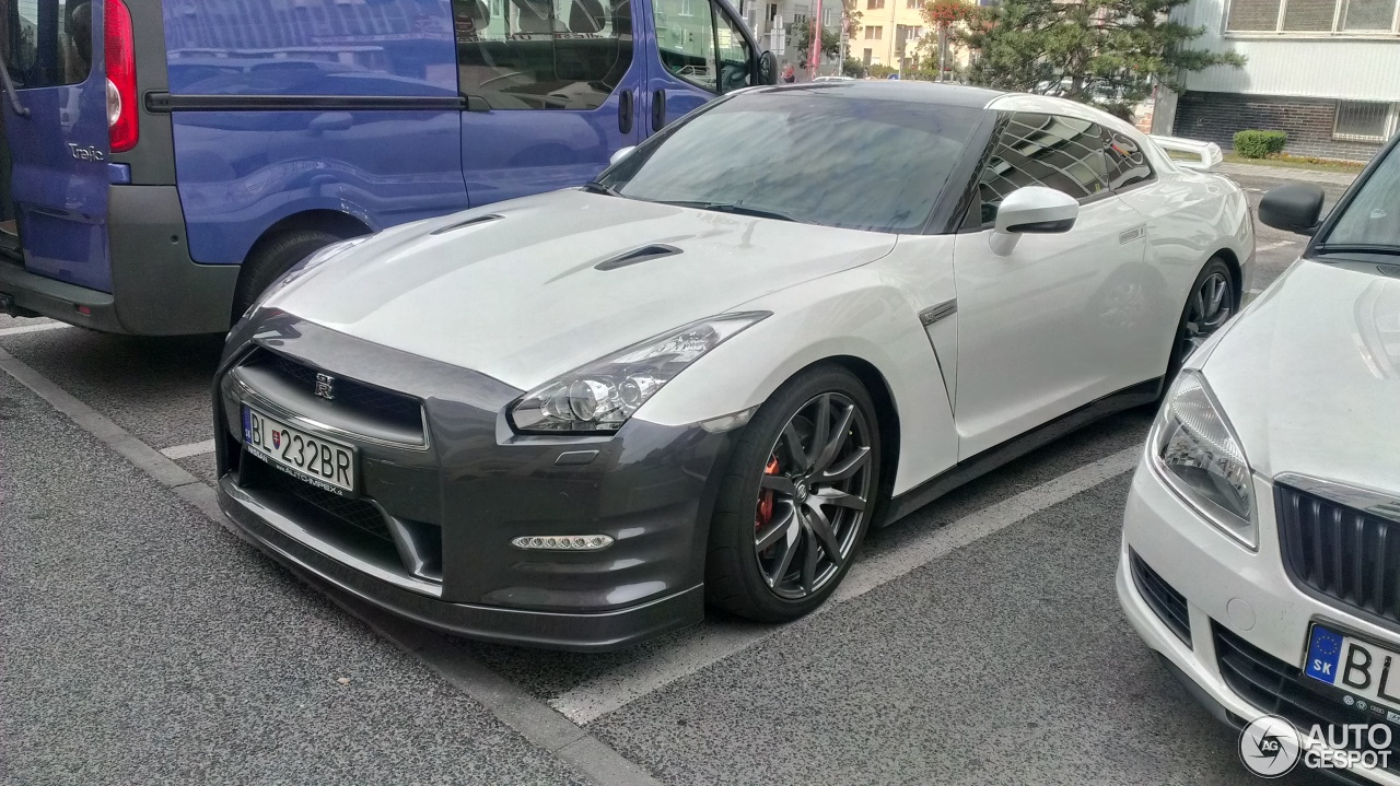 Nissan GT-R